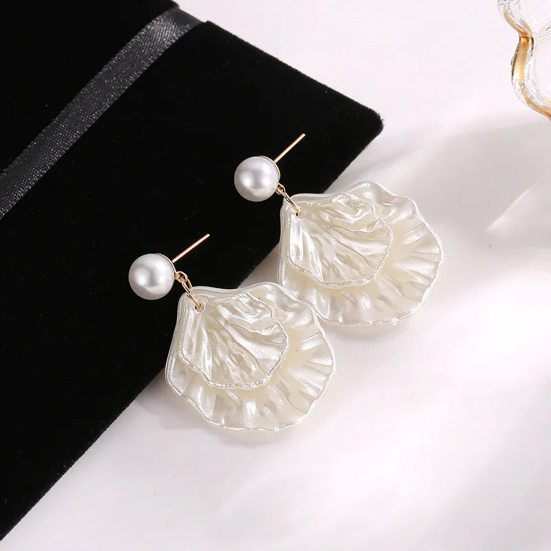 Stylish Women's Pearl Shell Drop Earrings - Trendy Design