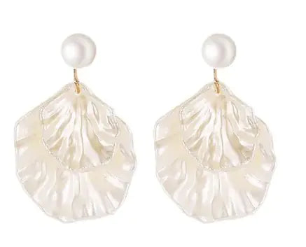 Stylish Women's Pearl Shell Drop Earrings - Trendy Design