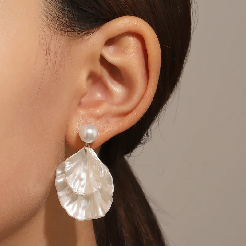 Stylish Women's Pearl Shell Drop Earrings - Trendy Design