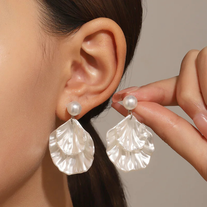 Stylish Women's Pearl Shell Drop Earrings - Trendy Design