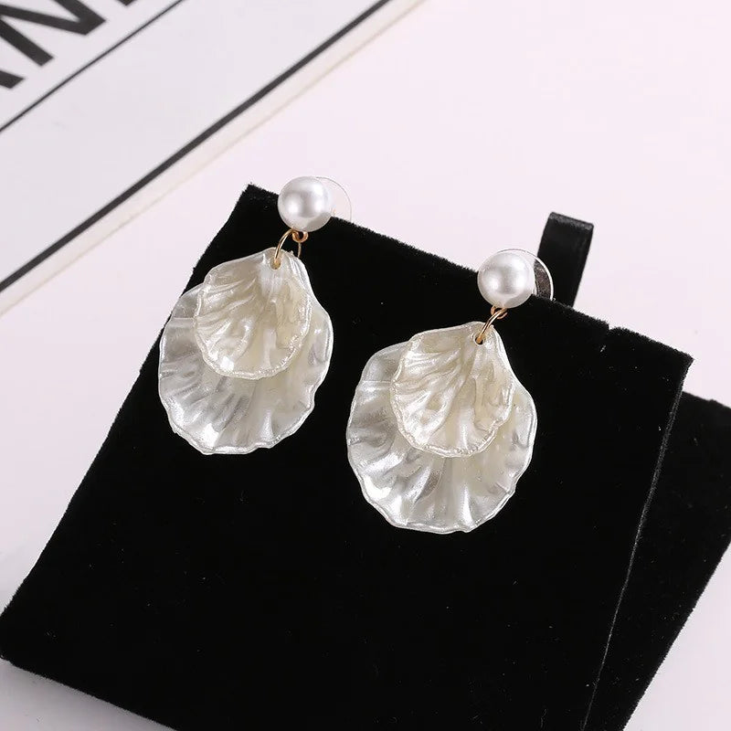 Stylish Women's Pearl Shell Drop Earrings - Trendy Design