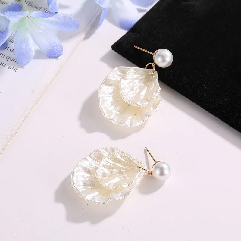 Stylish Women's Pearl Shell Drop Earrings - Trendy Design